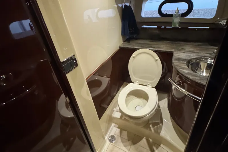 Slide: The Image of Sea Ray 470 Sundancer 2015 - 14