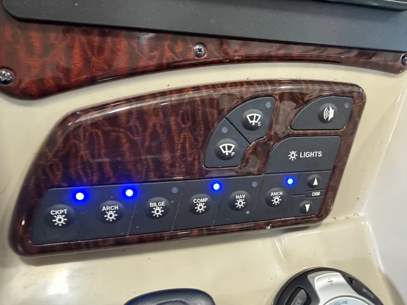 Slide: The Image of Sea Ray 330 SUNDANCER 2010 - 13