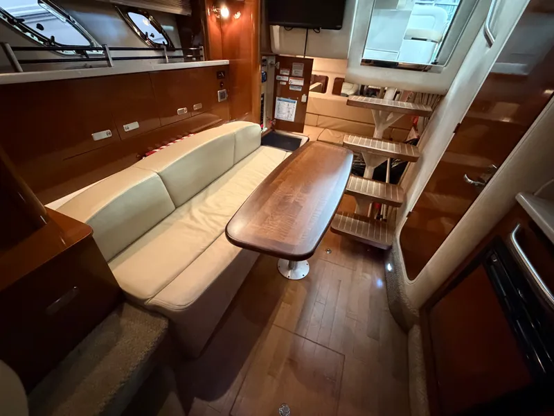 Slide: The Image of Sea Ray 330 SUNDANCER 2010 - 18