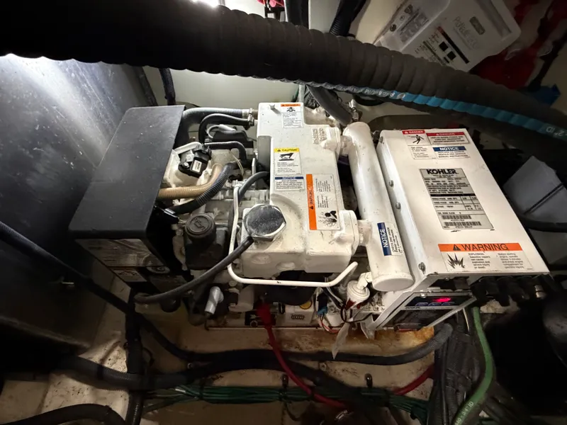 Slide: The Image of Sea Ray 330 SUNDANCER 2010 - 26