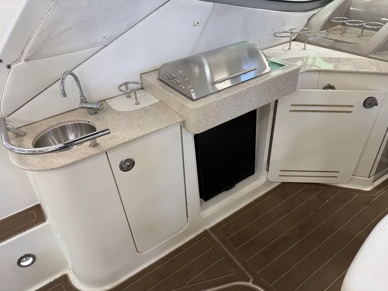 Slide: The Image of Sea Ray 330 SUNDANCER 2010 - 3