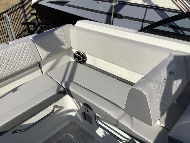 Slide: The Image of Sea Ray SDX 230 2026 - 11