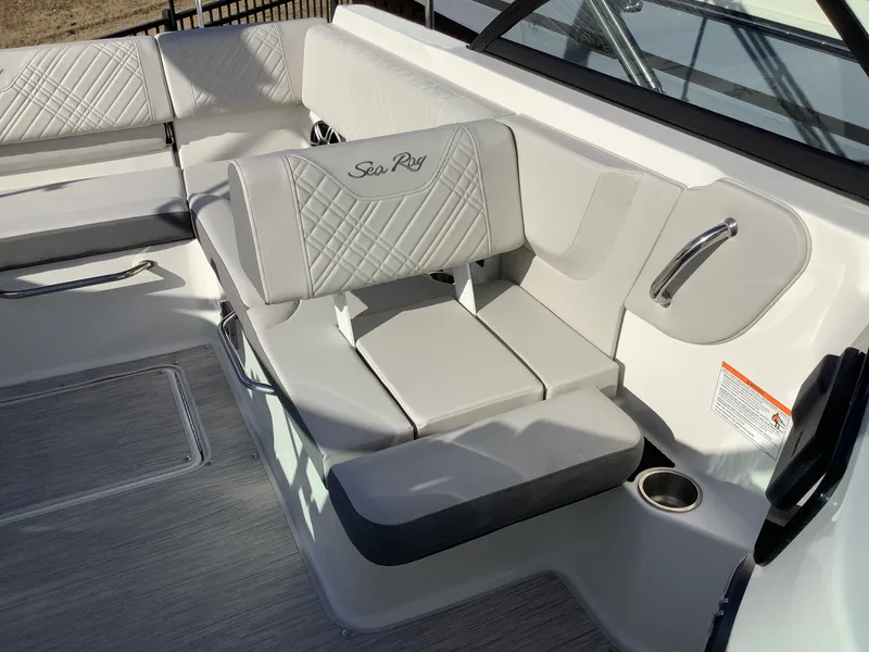 Slide: The Image of Sea Ray SDX 230 2026 - 13