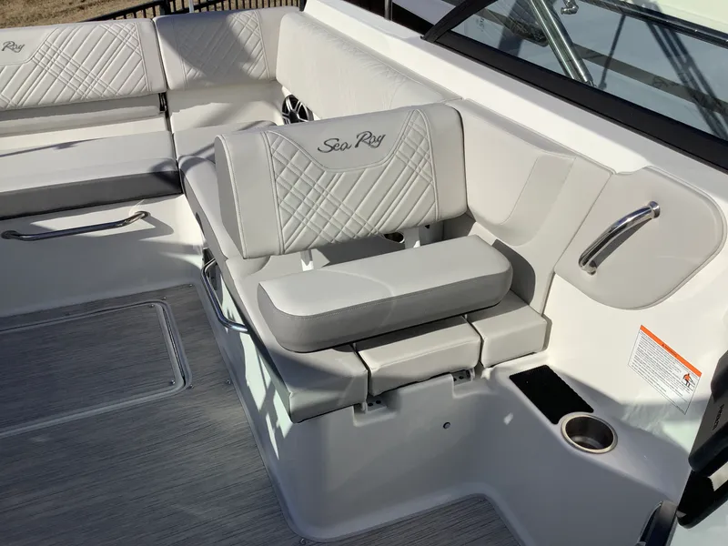Slide: The Image of Sea Ray SDX 230 2026 - 14