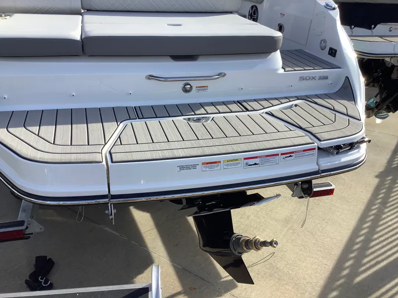 Slide: The Image of Sea Ray SDX 230 2026 - 5