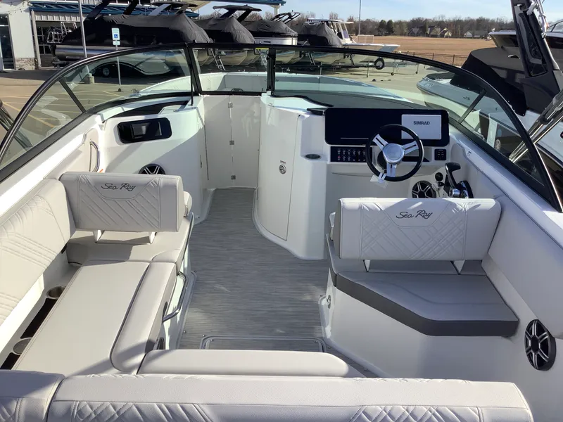 Slide: The Image of Sea Ray SDX 230 2026 - 7