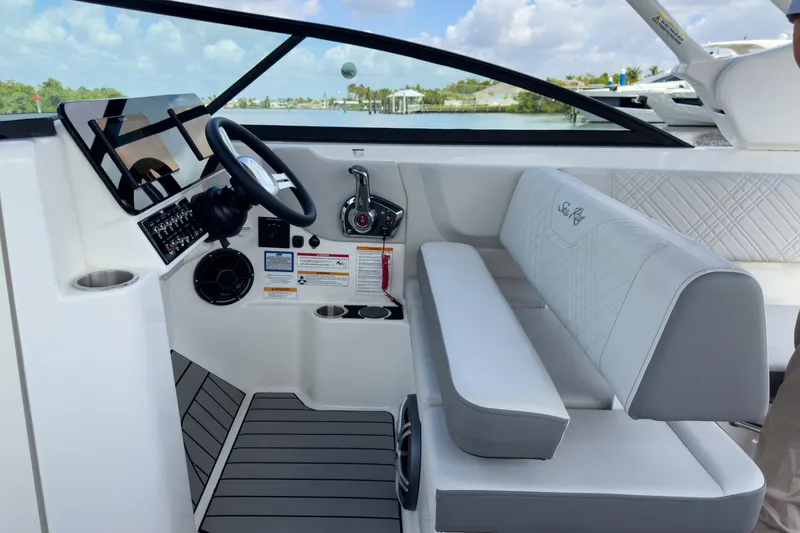Slide: The Image of Sea Ray SDX 270 Outboard 2026 - 10