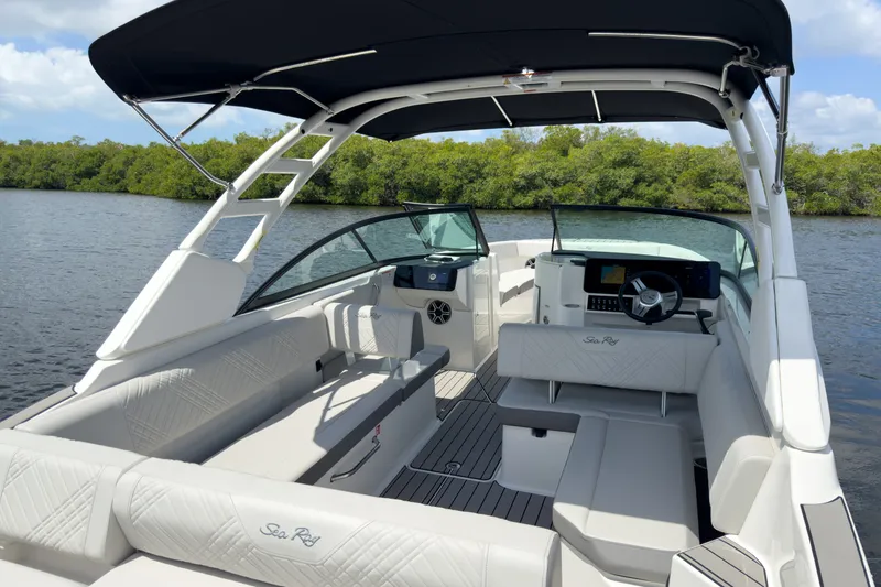 Slide: The Image of Sea Ray SDX 270 Outboard 2026 - 4