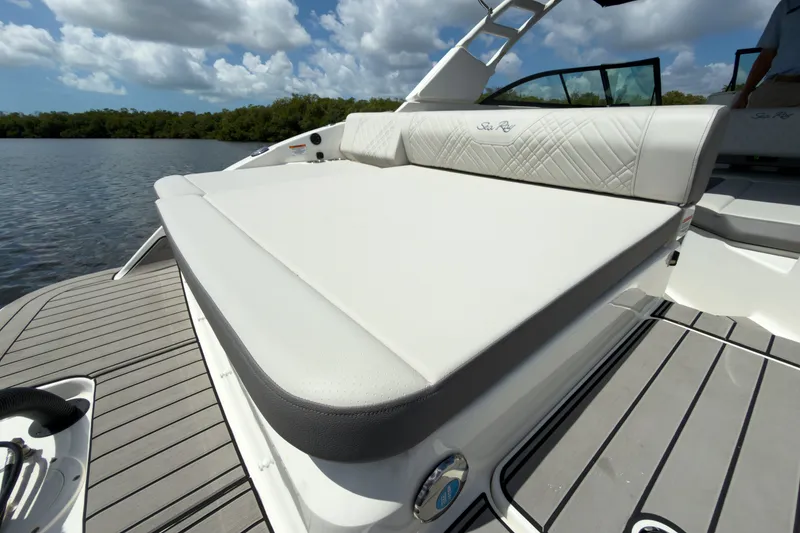 Slide: The Image of Sea Ray SDX 270 Outboard 2026 - 5