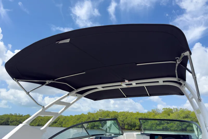 Slide: The Image of Sea Ray SDX 270 Outboard 2026 - 6