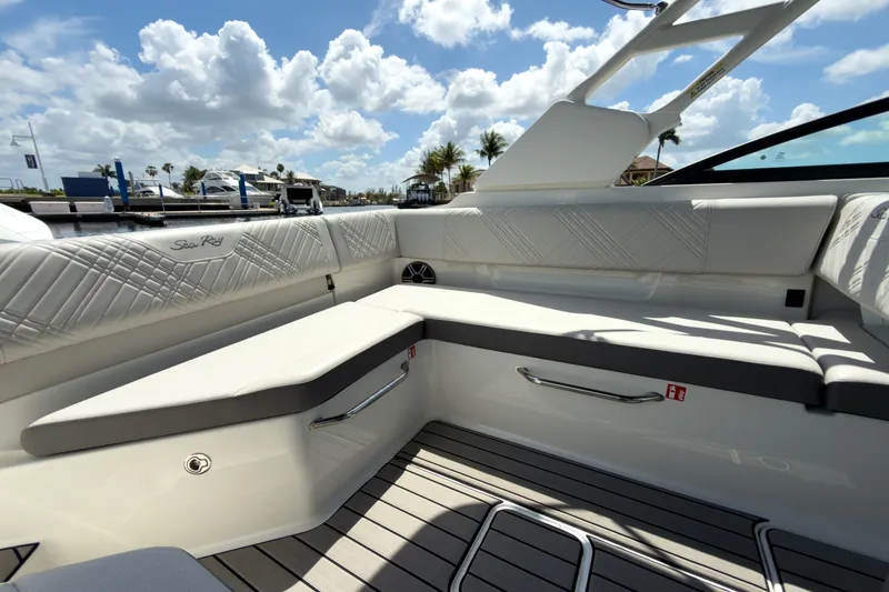 Slide: The Image of Sea Ray SDX 270 Outboard 2026 - 8