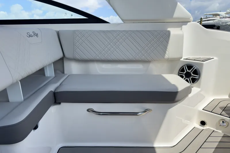 Slide: The Image of Sea Ray SDX 270 Outboard 2026 - 9