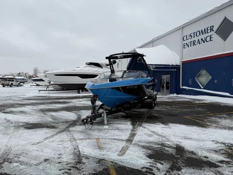 Slide: The Image of Malibu WAKESETTER 25 LSV 2017 - 2