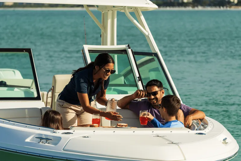 Slide: The Image of Boston Whaler 280 Vantage 2026 - 16