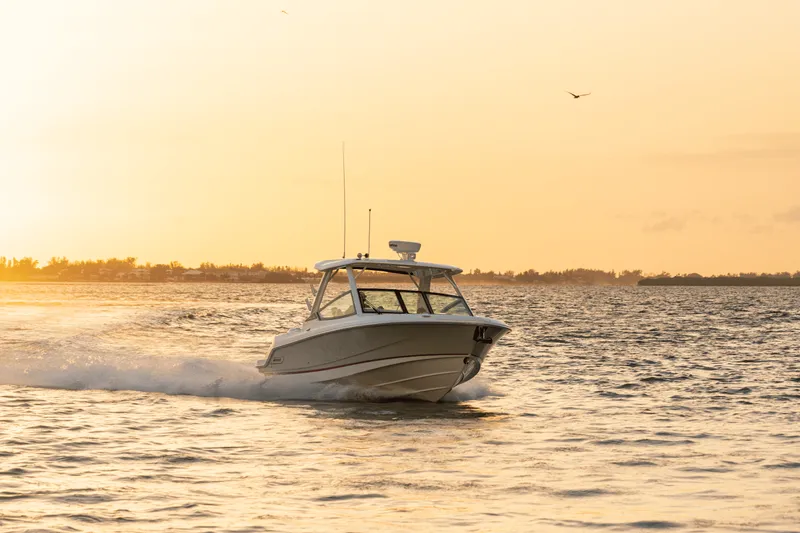 Slide: The Image of Boston Whaler 280 Vantage 2026 - 20