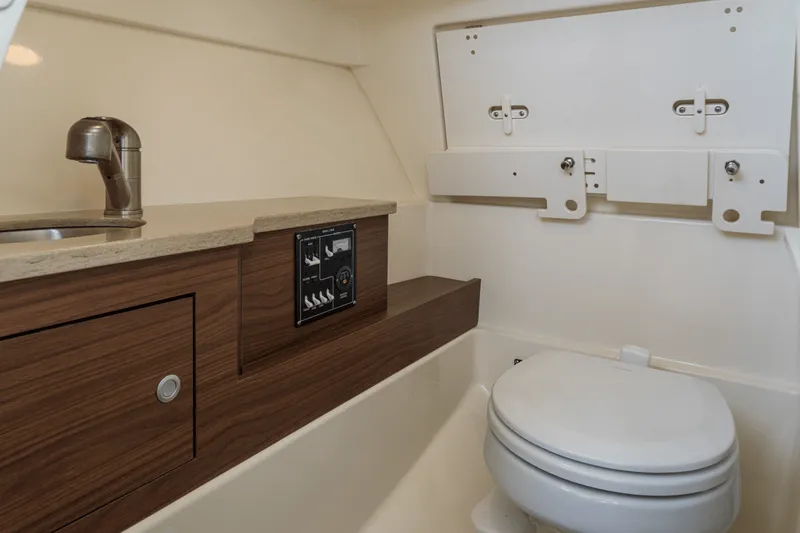 Slide: The Image of Boston Whaler 280 Vantage 2026 - 33