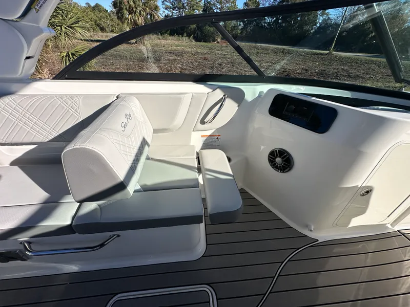 Slide: The Image of Sea Ray SDX 230 Outboard 2026 - 14