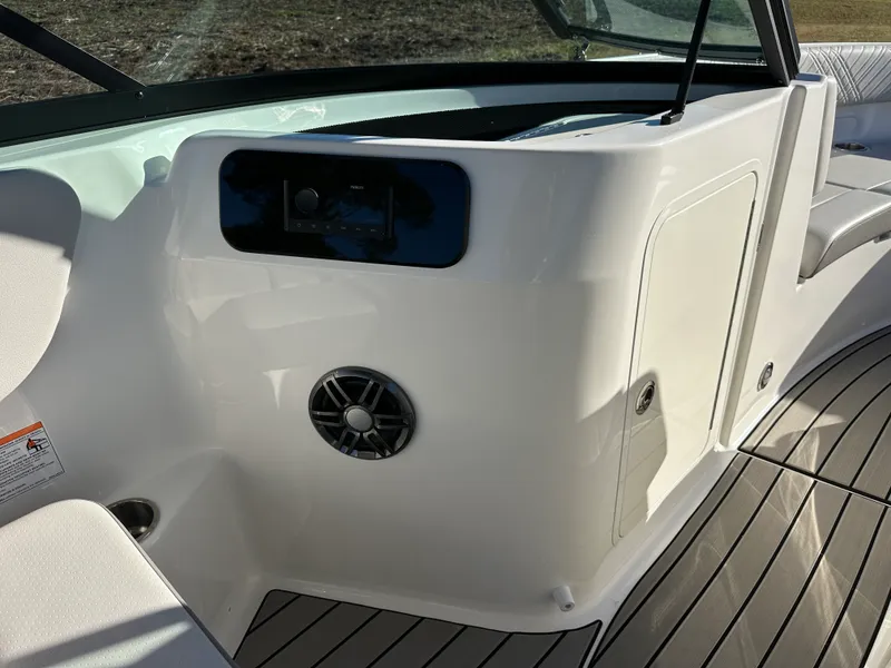 Slide: The Image of Sea Ray SDX 230 Outboard 2026 - 15