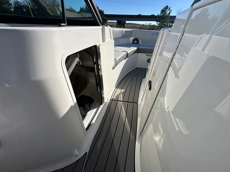 Slide: The Image of Sea Ray SDX 230 Outboard 2026 - 16