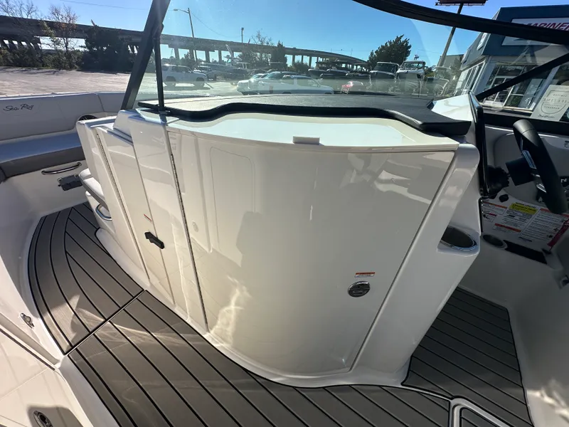 Slide: The Image of Sea Ray SDX 230 Outboard 2026 - 17