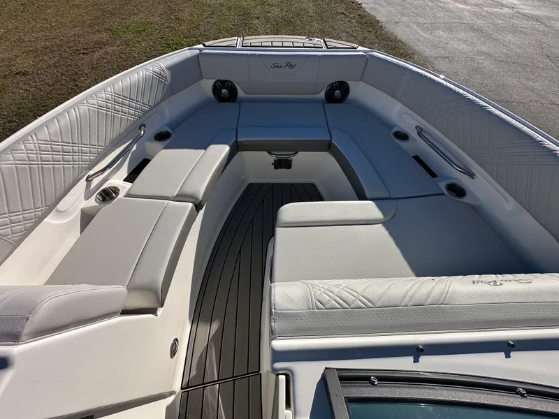 Slide: The Image of Sea Ray SDX 230 Outboard 2026 - 19