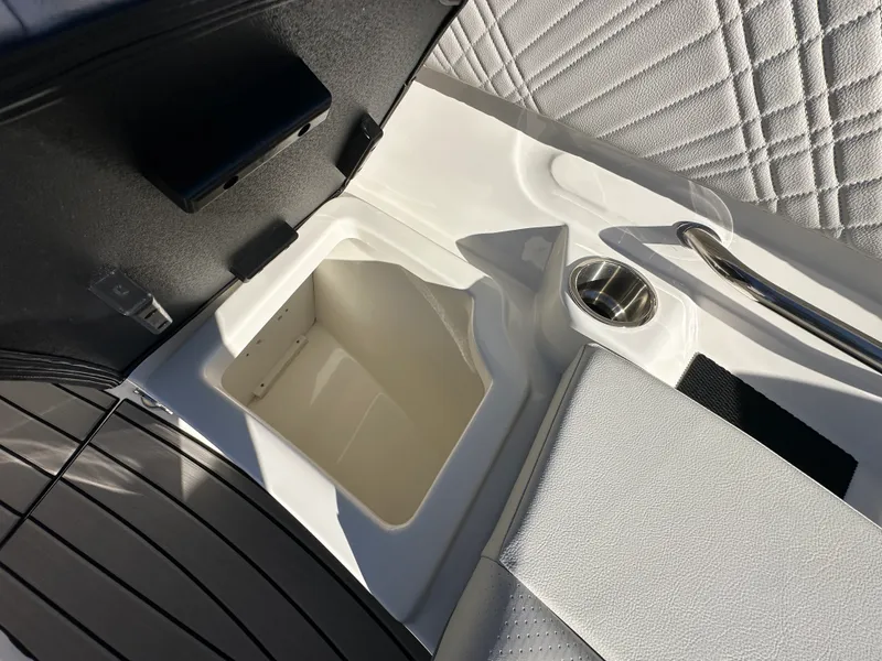 Slide: The Image of Sea Ray SDX 230 Outboard 2026 - 26