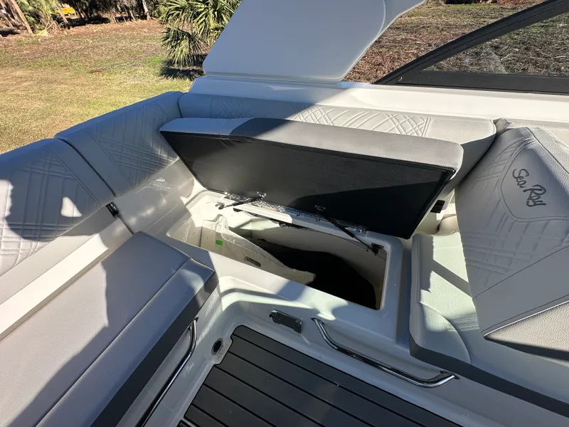 Slide: The Image of Sea Ray SDX 230 Outboard 2026 - 29