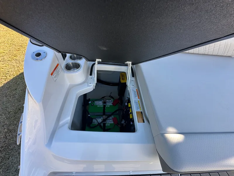 Slide: The Image of Sea Ray SDX 230 Outboard 2026 - 30