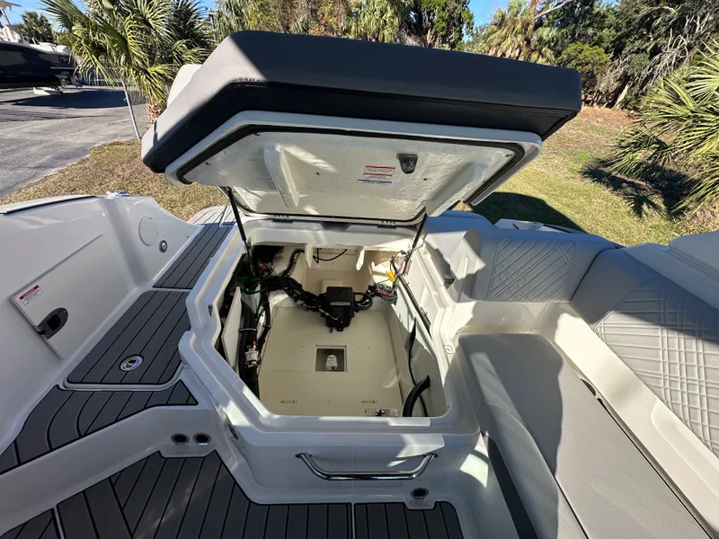 Slide: The Image of Sea Ray SDX 230 Outboard 2026 - 34