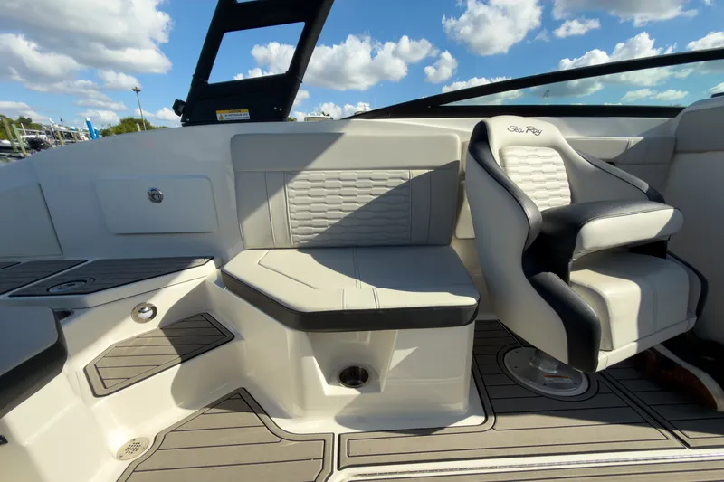 Slide: The Image of Sea Ray SPX 230 Outboard 2024 - 10