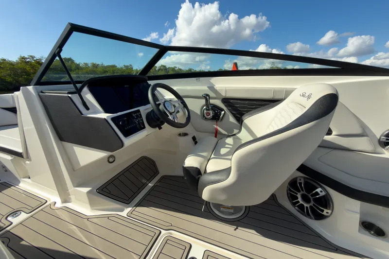 Slide: The Image of Sea Ray SPX 230 Outboard 2024 - 11