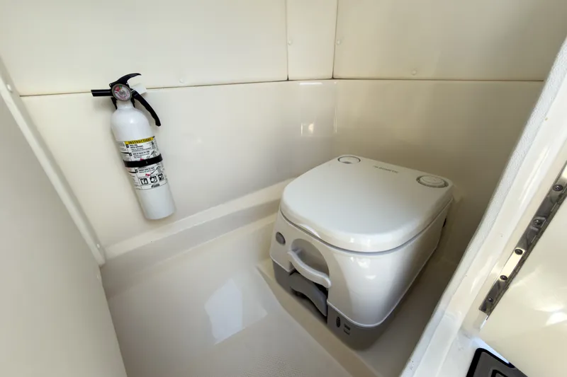 Slide: The Image of Sea Ray SPX 230 Outboard 2024 - 16