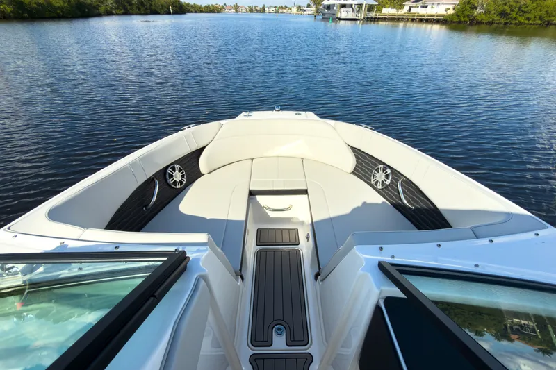 Slide: The Image of Sea Ray SPX 230 Outboard 2024 - 17