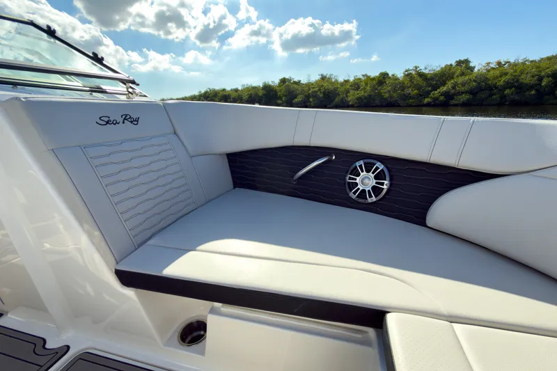 Slide: The Image of Sea Ray SPX 230 Outboard 2024 - 19