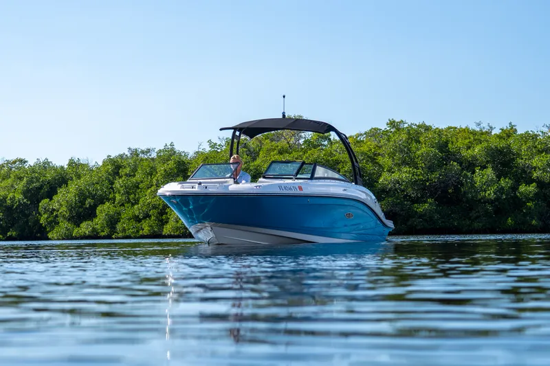 Slide: The Image of Sea Ray SPX 230 Outboard 2024 - 28