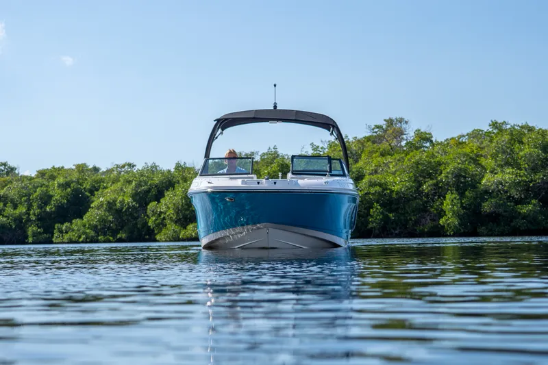 Slide: The Image of Sea Ray SPX 230 Outboard 2024 - 29