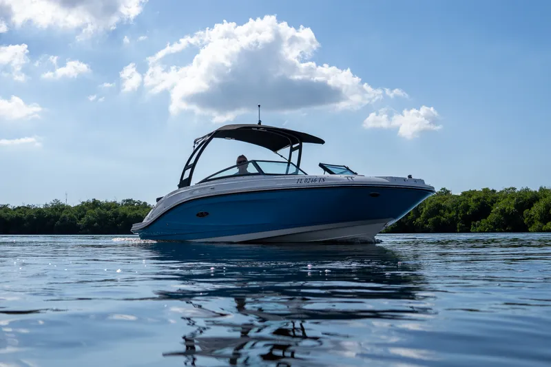 Slide: The Image of Sea Ray SPX 230 Outboard 2024 - 30