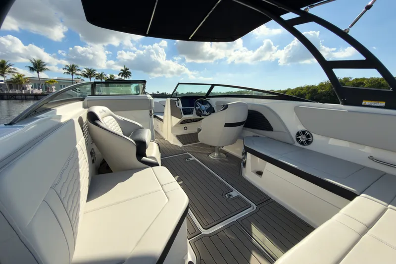 Slide: The Image of Sea Ray SPX 230 Outboard 2024 - 6