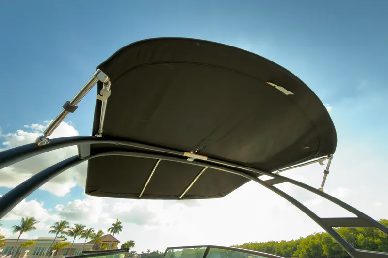 Slide: The Image of Sea Ray SPX 230 Outboard 2024 - 8