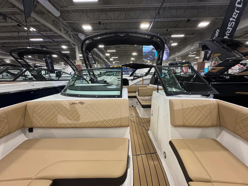 Slide: The Image of Sea Ray SDX 230 Outboard 2026 - 18