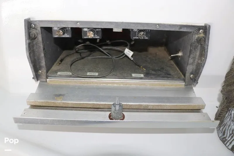 Slide: The Image of Upper Helm Stereo - Amps - 14138114