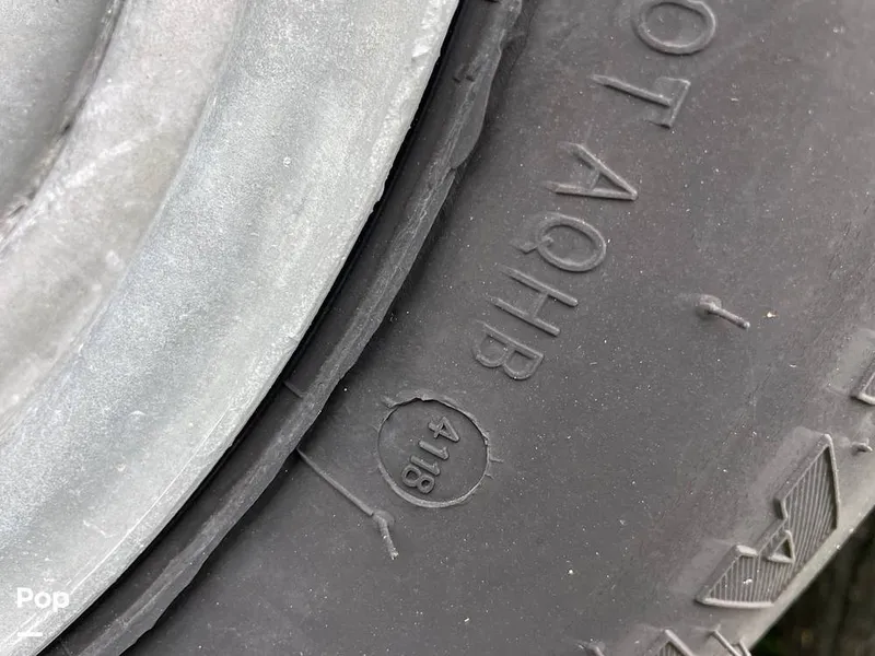 Slide: The Image of Tire Date Code - 14040209