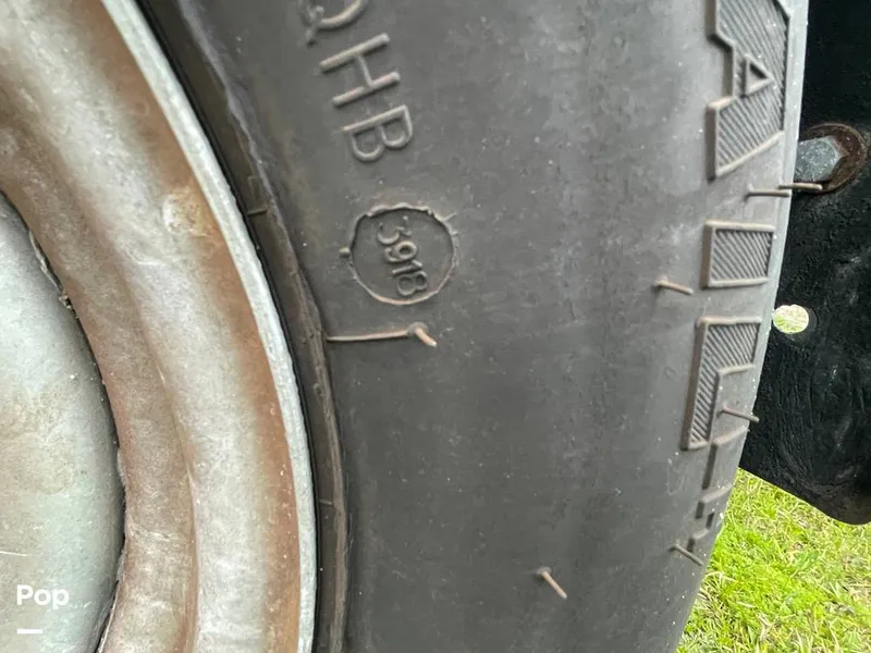 Slide: The Image of Tire Date Code - 14040212