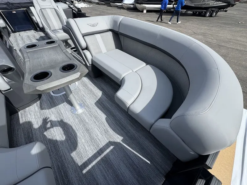 Slide: The Image of Bennington 23 M1 FASTBACK 2026 - 10