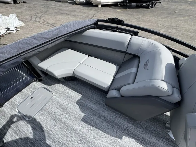 Slide: The Image of Bennington 23 M1 FASTBACK 2026 - 25