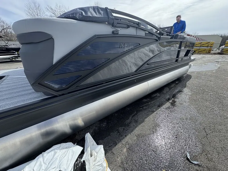 Slide: The Image of Bennington 23 M1 FASTBACK 2026 - 5