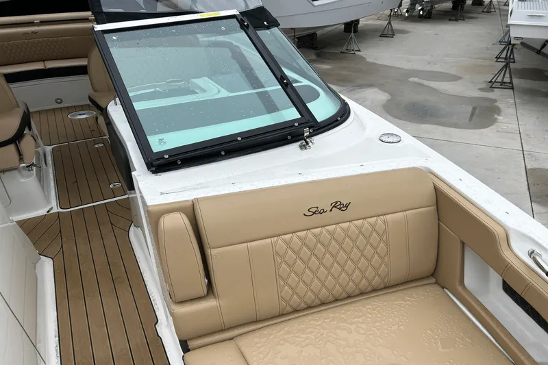 Slide: The Image of Sea Ray 310 SLX 2024 - 10