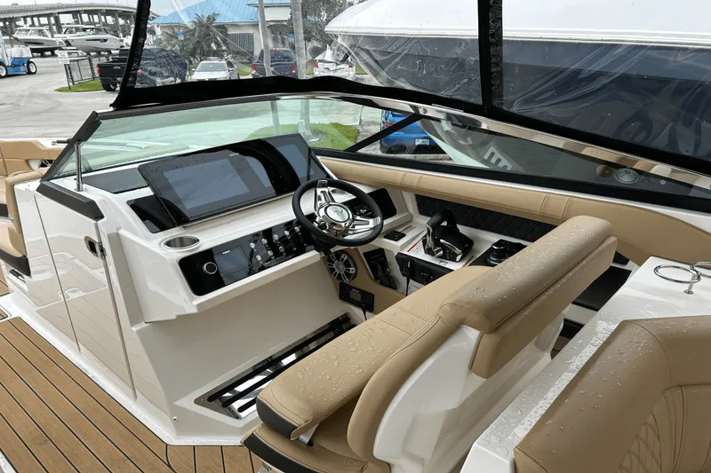 Slide: The Image of Sea Ray 310 SLX 2024 - 14