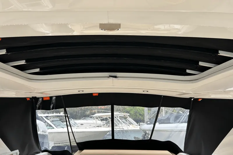 Slide: The Image of Sea Ray 310 SLX 2024 - 18