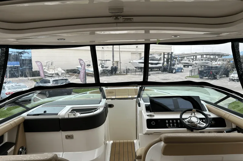 Slide: The Image of Sea Ray 310 SLX 2024 - 27